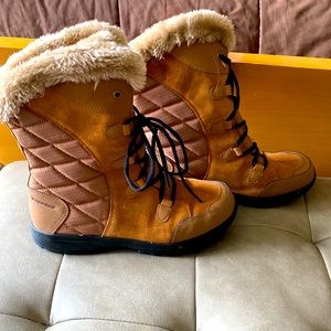 New Columbia boots size 10